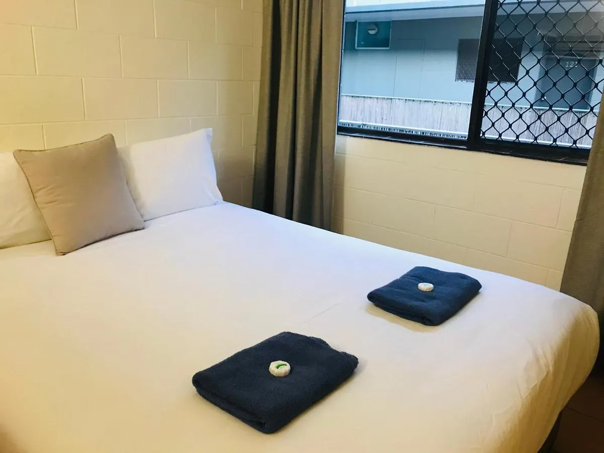 Lake Central Cairns 3*,
